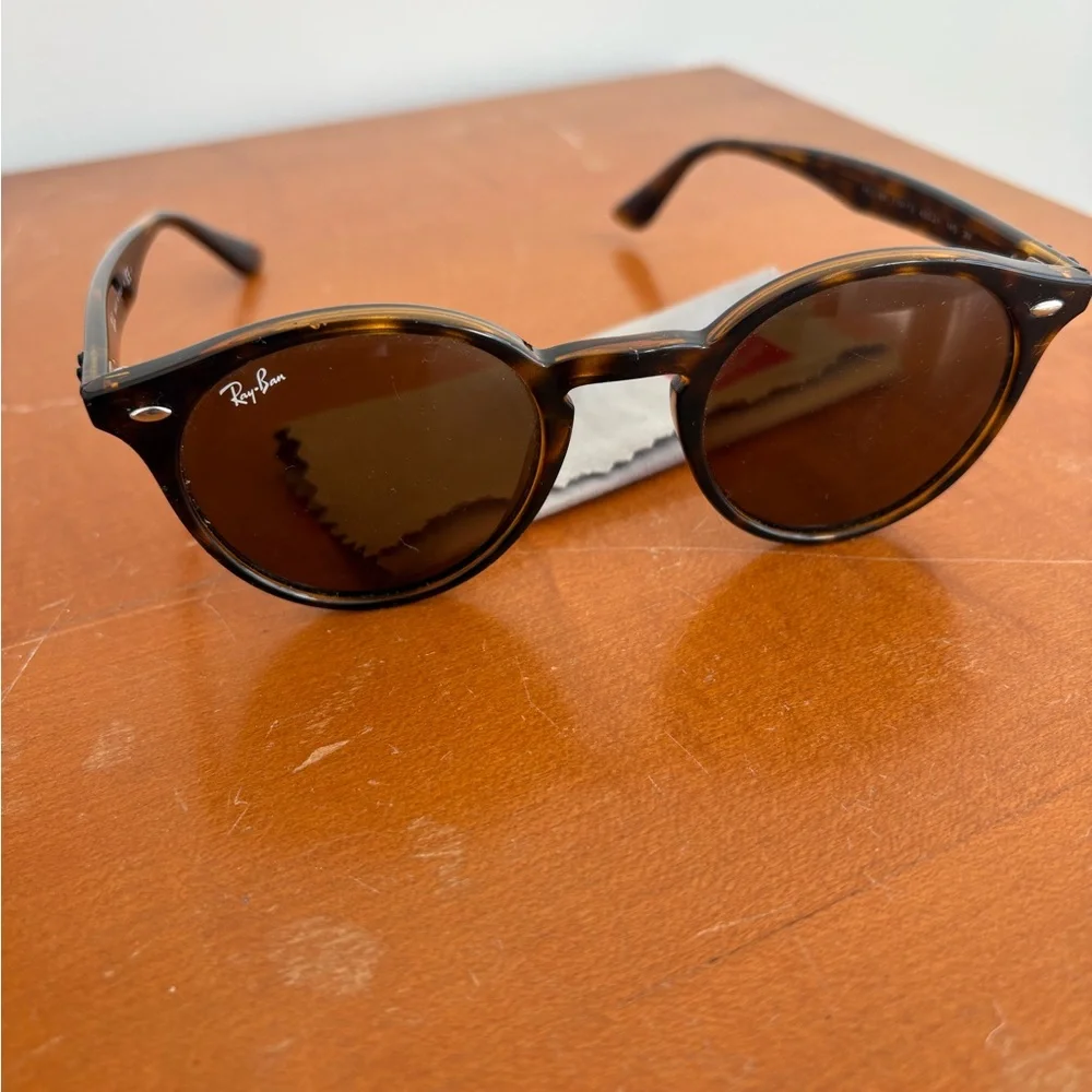 Ray-Ban Black Round Sunglasses with Brown Case and Light Blue Cloth